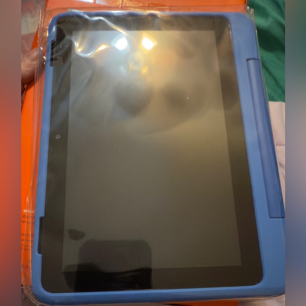 Amazon Fire HD 8 Kids Pro tablet, 8" HD ages 6–12, 32 GB Sky Blue New - Picture 3 of 3